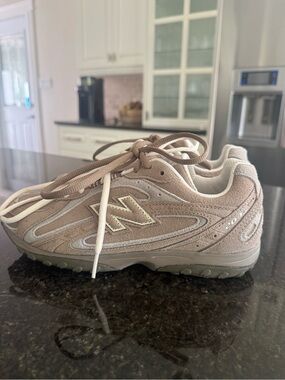 New Balance 204L Mushroom with Arid Stone Men’s 6 Women’s 7.5 like new